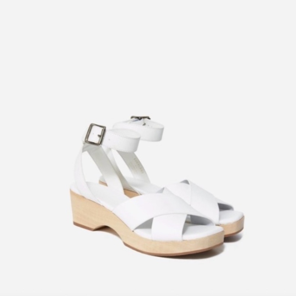 The clog Everlane white straps Sandals.